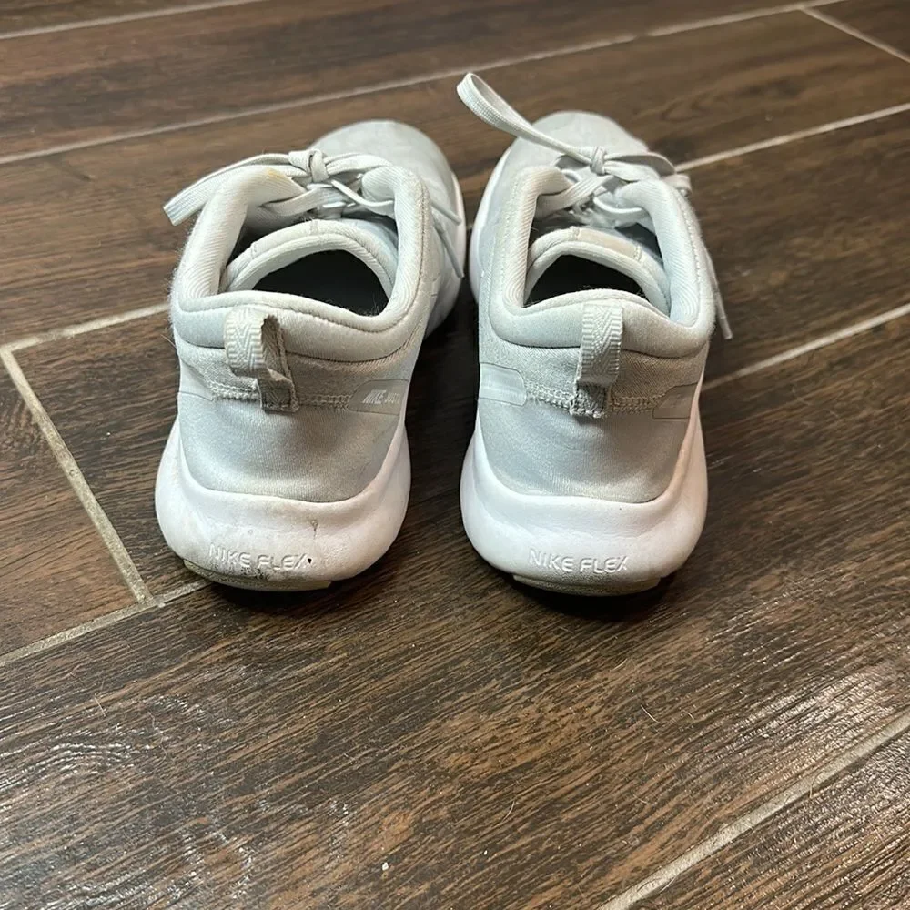 👟 Women’s Nike Flex Gray Sneakers Sz 7.5 👟